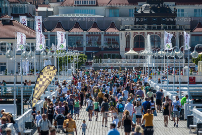 Upalny, bardzo sloneczny, sobotni dzien na plazy i...