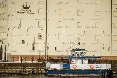 Gdańsk. Mroźny, słoneczny, zimowy dzień. Minusowe...