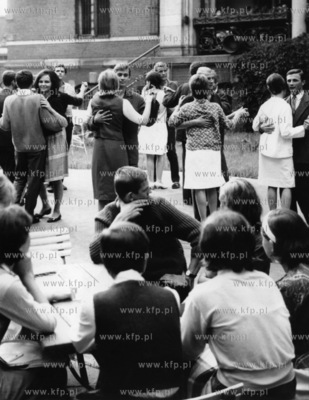 Z okazji Studenckiego Lata 63 otwarto letnia kawiarnia...