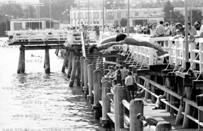 Skok z mola do morza w Sopocie. 8.08.1982 2 sierpien...