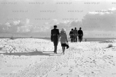 Zimowy spacer po sopockiej plazy. 
.02.1978
19.02.1978
5luty78_z.kosycarz_p44
ZAKAZ...
