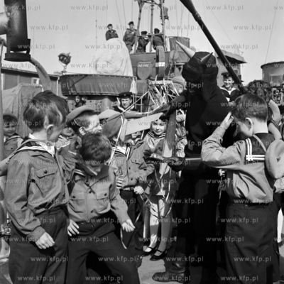 Chrzest morski młodych Zuchów. 
04.1971
0000252z_kwiecien1971
Fot....