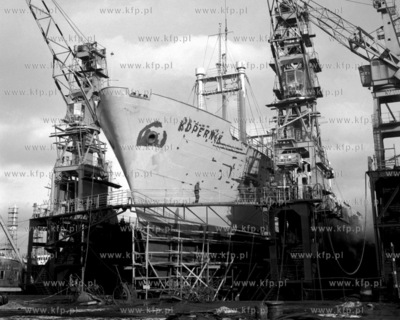 Statek Kopernik w Gdańskiej Stoczni Remontowej. (lata60)....