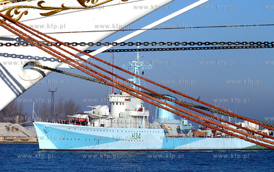 Historyczny niszczyciel ORP BLYSKAWICA wraca na  skwer...