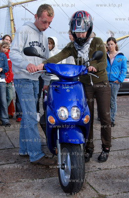 Gimnazjum nauki jazdy na skuterach rozpoczelo zajecia...