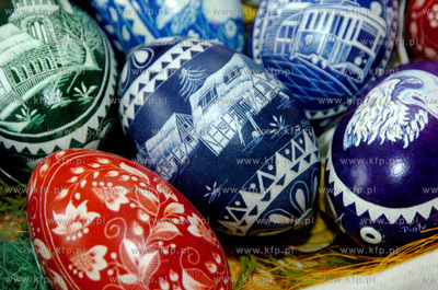 Wielkanoc. Akcesoria dekoracyjne. Nz. wielkanocen pisanki...