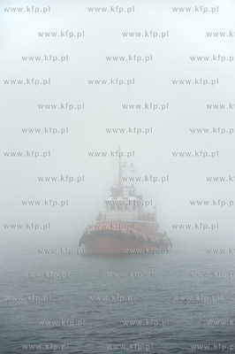 Gdansk, Port Gdanski. Holownik we mgle
20.05.2010
Fot.Jan...