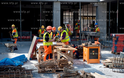 Uroczyste poswiecenie i wmurowanie kamienia wegielnego...