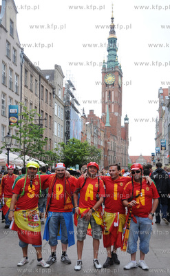 Gdansk. Kibice z Hiszpanii i Irlandii opanowali gdanska...