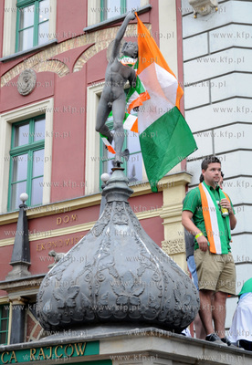 Gdansk. Kibice z Hiszpanii i Irlandii opanowali gdanska...