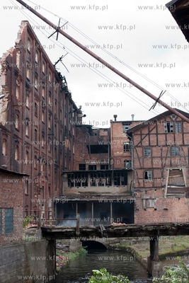 Starogard Gdanski. Zgliszcza zabytkowego mlyna po pozarze....