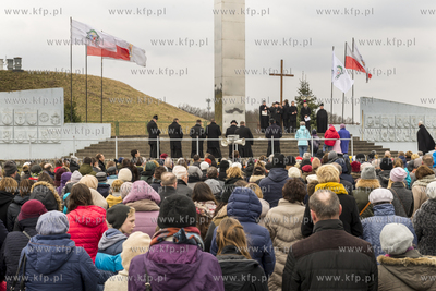 Droga Krzyzowa na Gorze Jana Paw  a II w Pelplinie...