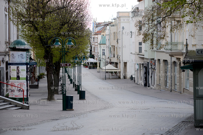 Sobota 25 kwietnia 2020 roku w Sopocie, godziny przedpołudniowe...
