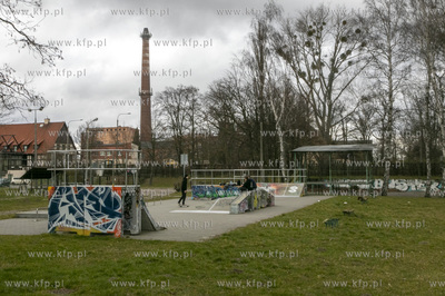 Mini skatepark przy Centrum Kultury i Sportu w Pruszczu...