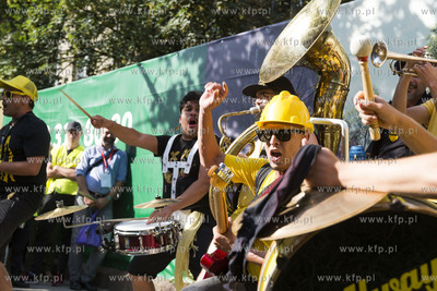 Gdańsk. Festiwal teatrów Ulicznych FETA. Always Drinking...