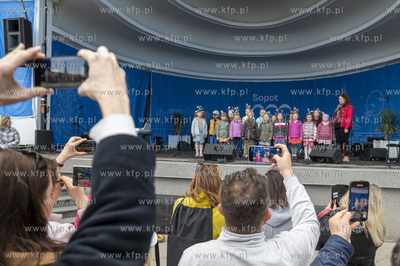 Sopot. Majówka w kurorcie. Skwer kuracyjny/muszla...
