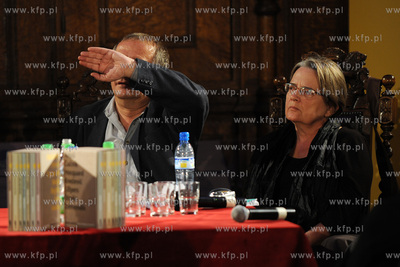 Gdansk, Dwor Artusa. "Debata o wolnosci tworzenia."odbywajaca...