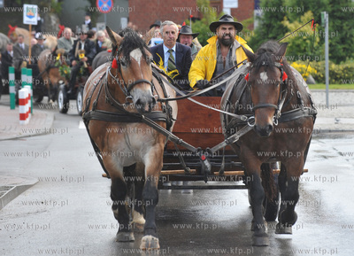 Kaszubskie dozynki powiatu kartuskiego w Zukowie. Koone...
