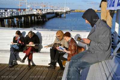 MOLO KSIAZKOWE od deski do deski. Akcja milosnikow...