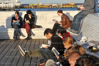 MOLO KSIAZKOWE od deski do deski. Akcja milosnikow...