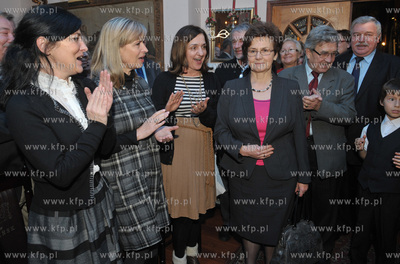 Promocja ksiazki Danuta Walesa marzenia i tajemnice....