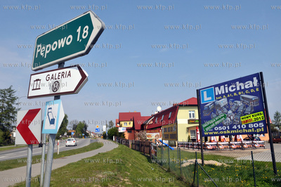 Zukowo na Kaszubach. Skrzyzowanie ul. Gdynskiej i Dworcowej....