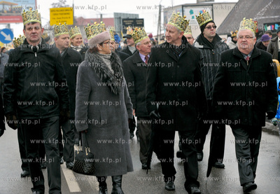 Orszak Trzech Kroli w Zukowie na Kaszubach. W orszaku...