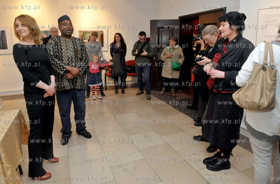 Wystawa fotografii Magdaleny Morawskiej  "Swieci, a...