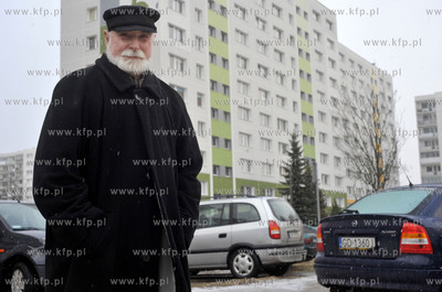 Pisarz Stefan Chwin w miejscu swojego zamieszkania,...