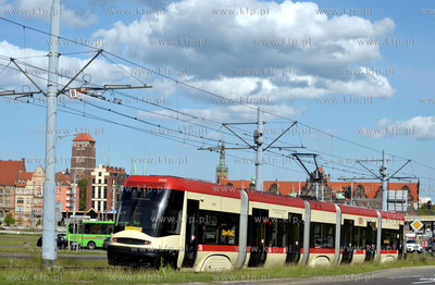 Gdansk. Tramwaj na ul. Armii Krajowej. 18.05.2015 Fot....