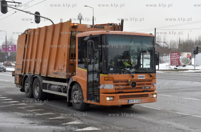 Smieciarka w Gdyni. 05.03.2018 fot. Maciej Kosycarz...