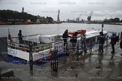 Port Gdański w Nowym Porcie. Tramwaj wodny Somica...