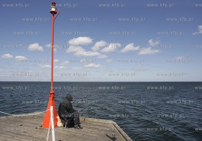 Sopot. Molo. Wedkarz. 24.06.2008 fot. Krzysztof Mystkowski...