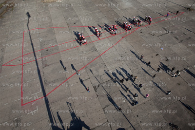 Gdansk Zaspa. 41 osob o godz. 8.41  na pasie startowym...