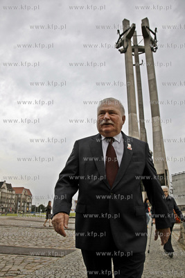 Gdansk. Pomnik Poleglych Stoczniowcow. Lech Walesa...