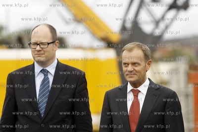 Gdansk. Uroczystosc wmurowania kamienia wegielnego...