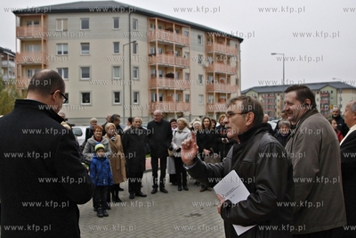 Uroczystosc przekazania mieszkan nowym lokatorom w...