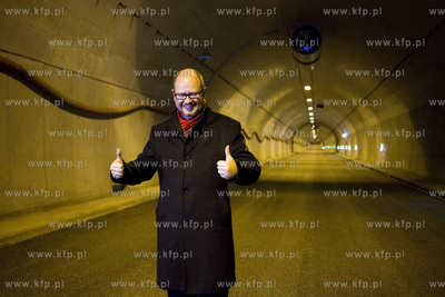 Konferencja prasowa i przejazd zabytkowym autobusem...