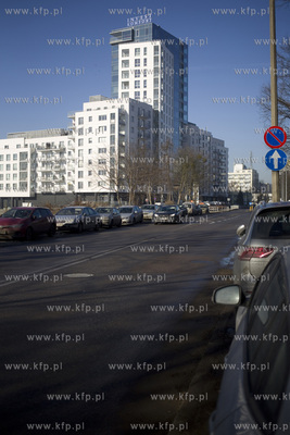 Zaparkowane auta przy al. Legionów w Gdyni.
15.02.2017
fot....