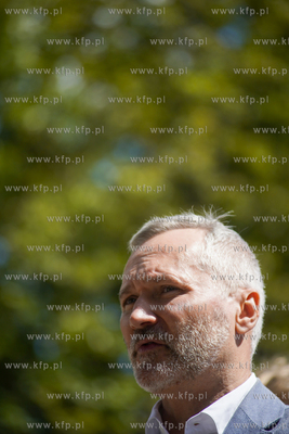 Targ Drzewny w Gdąńsku. Konferencja prasowa posła...