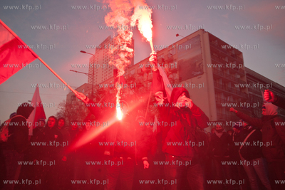 Warszawski "Marsz Niepodległosci" organizowany przez...