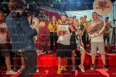 Gdynia. Koncerty na czerwonych schodach przy Gdyńskim...