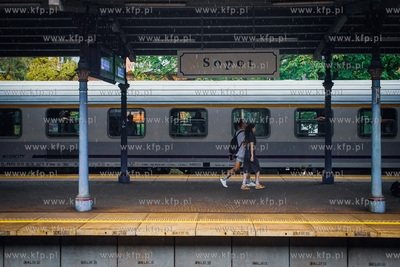 Sopot, dworzec PKP. Wakacyjne podróże pociągiem....