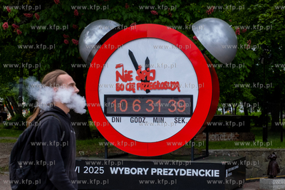 Gdańsk. Wybory Prezydenckie 2025. Nz. Budzik odliczający...