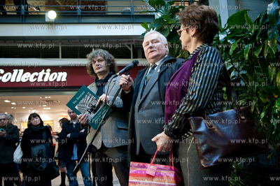 Gdansk. Centrum Handlowe Manhattan. Premiera i promocja...