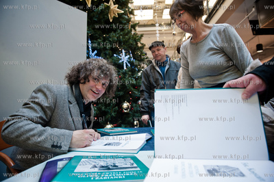 Gdansk. Centrum Handlowe Manhattan. Premiera i promocja...