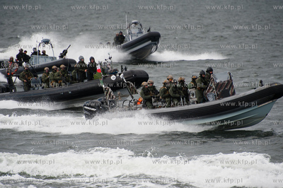 Zatoka Gdanska. Pokaz akcji odbijania zakladnikow ze...