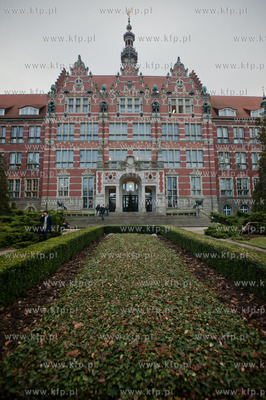 Gdansk. Gmach Glowny Politechniki Gdanskiej.
04.01.2012
fot....