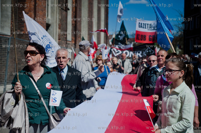 Gdansk. Manifestacja sympatykow Prawa i Sprawiedliwosci...