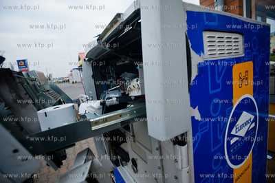 Gdansk. Ujescisko. Wysadzony w powietrze bankomat sieci...